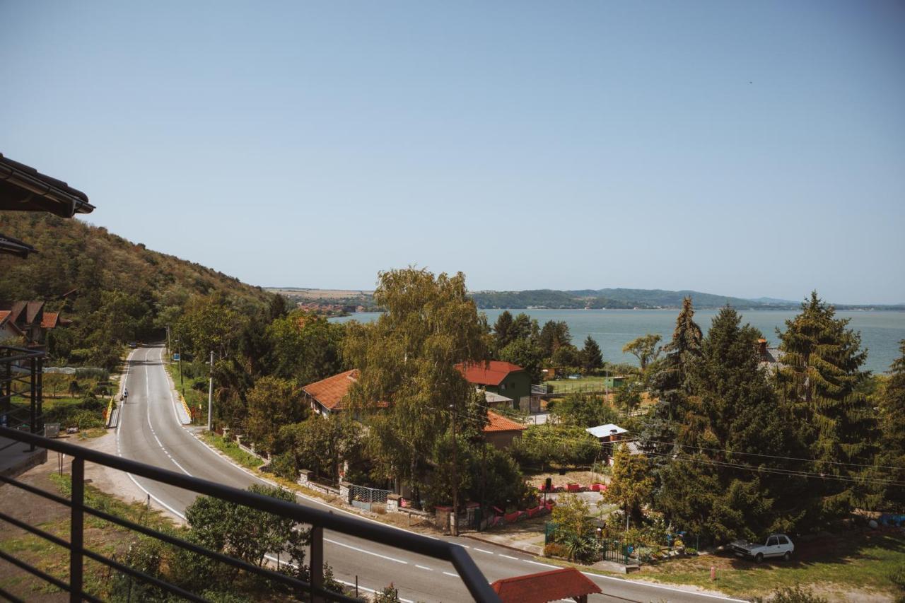 Horizont Dedine Aparthotel Golubac Bagian luar foto