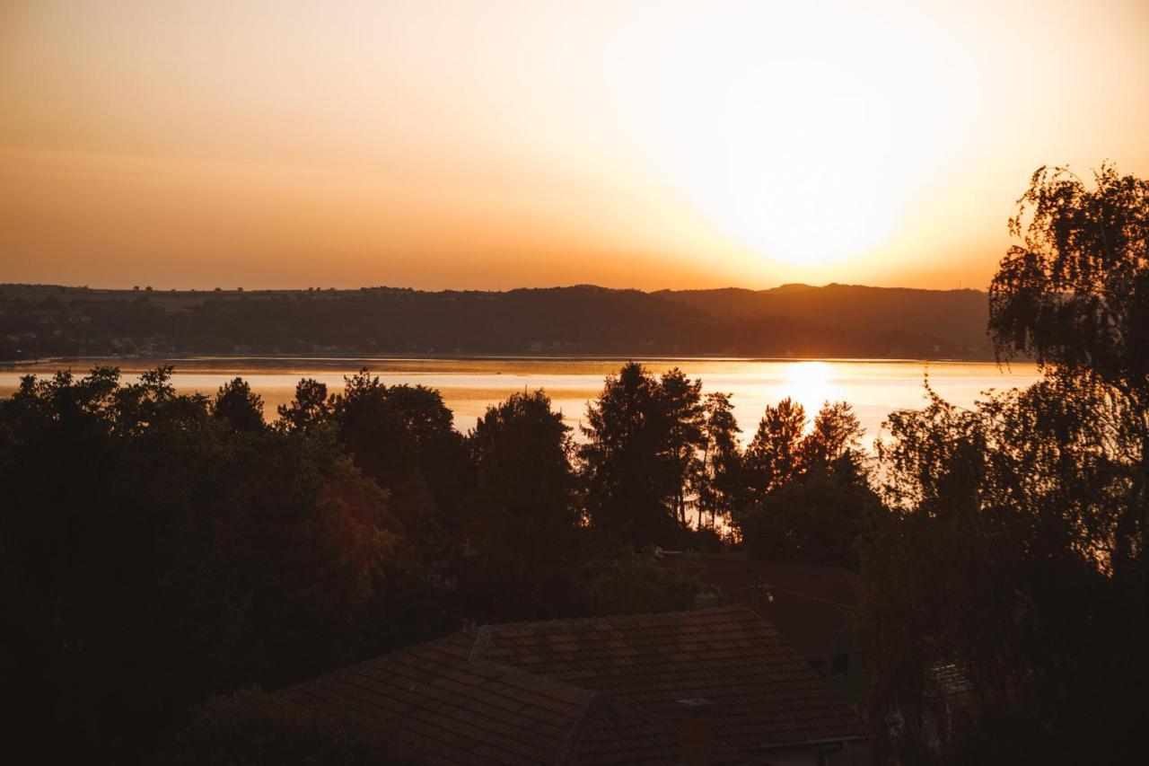 Horizont Dedine Aparthotel Golubac Bagian luar foto